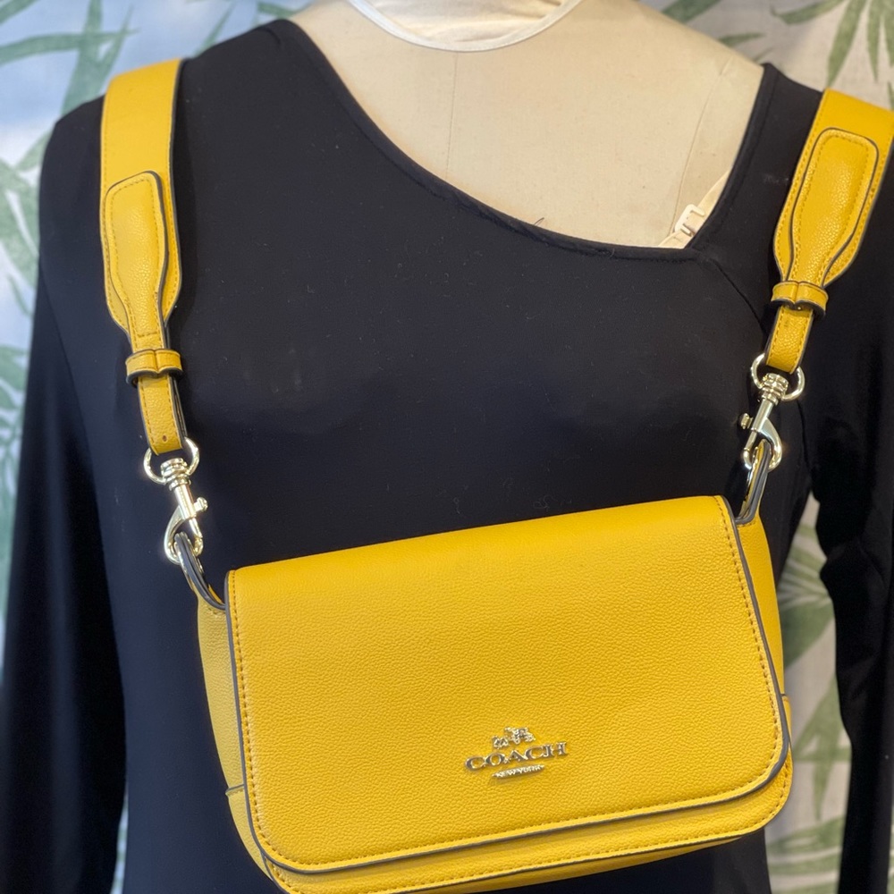 Cute coach bag great for fall